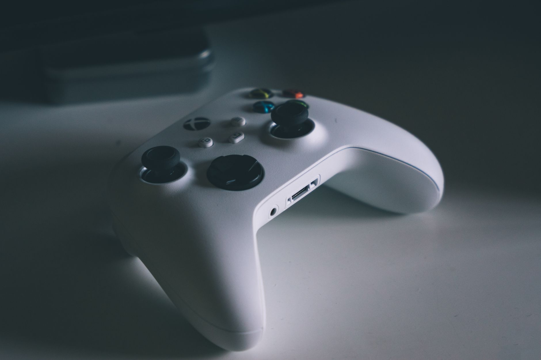 xbox won t connect to wifi but everything else does - A detailed shot of a white gaming controller on a desk surface, perfect for tech and gaming themes.